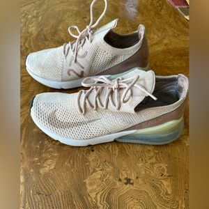 Nike Air Max 270 Flyknit Guava Ice size 9 women’s